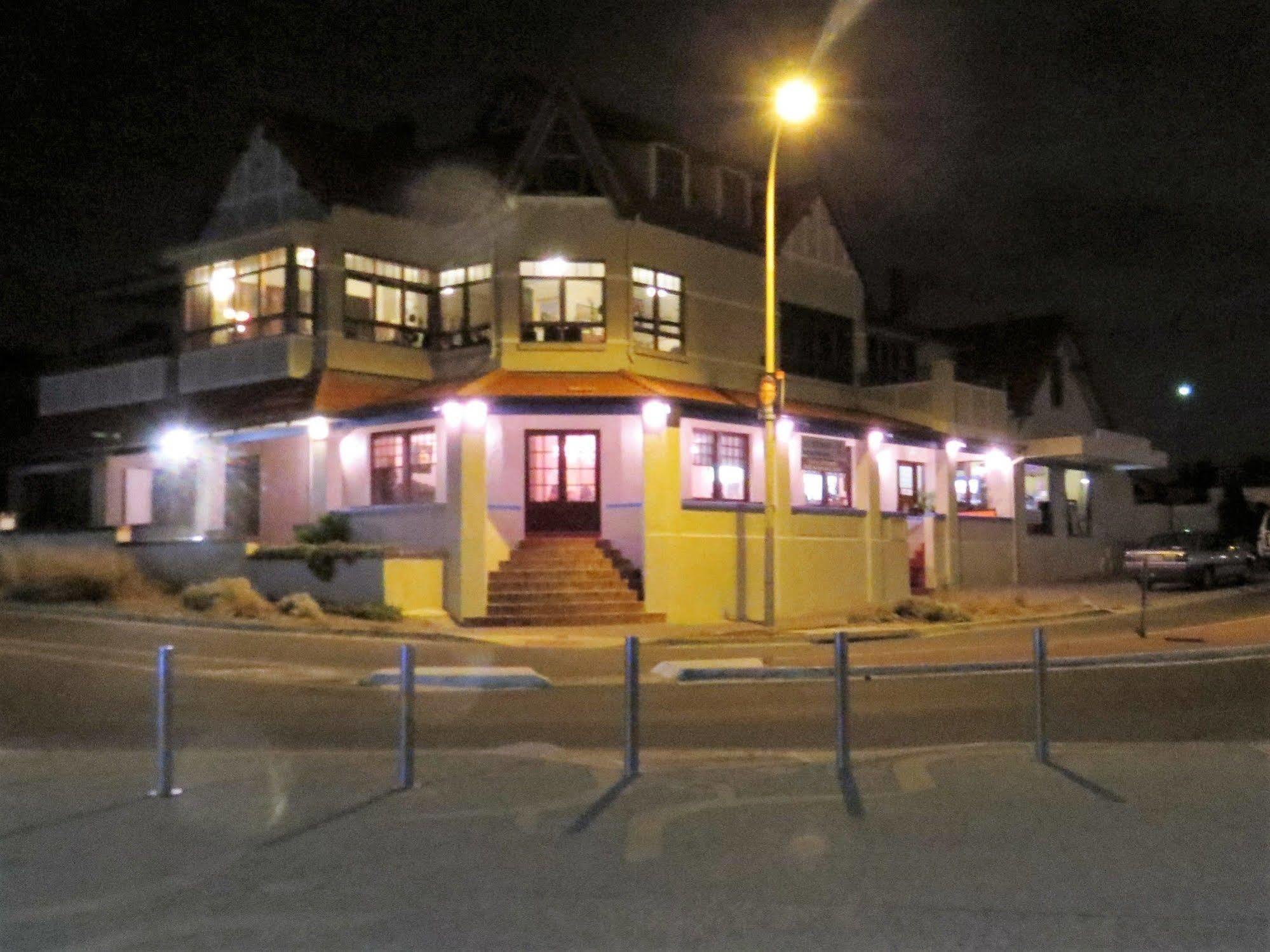 Mccloud House Apartment Port Noarlunga Bagian luar foto